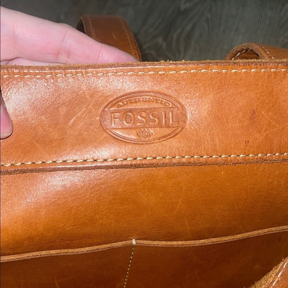 Fossil Tan Leather Tote with brass key Accent shoulder handbag medium size - Picture 6 of 12
